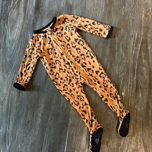 Kyte BABY leopard zippered footie 6-12 mos.